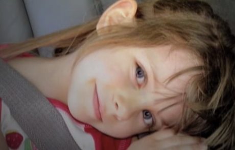 הילדה הזו בת ה-6 מתה בפתאומיות – מספר ימים לאחר מותה אמה מצאה משהו בתוך הגרביים שלה