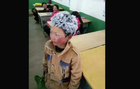 ילד בן 8 הגיע לבית הספר עם ראש קפוא, כשהמורה הסתכל מקרוב יותר הלב שלו נשבר לרסיסים