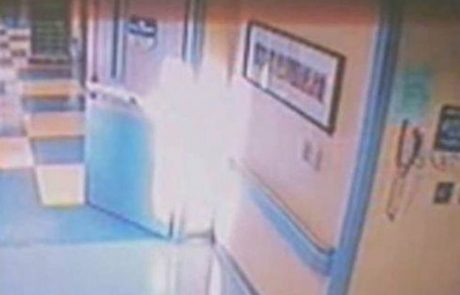 מצלמת אבטחה בבית חולים תופסת את זה בזמן שנערה גוססת. הרופאים חסרי מילים